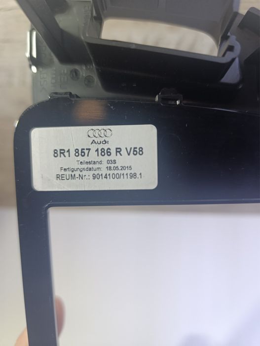 Рамка мультимедии на ауди Q5 2010-2017г.