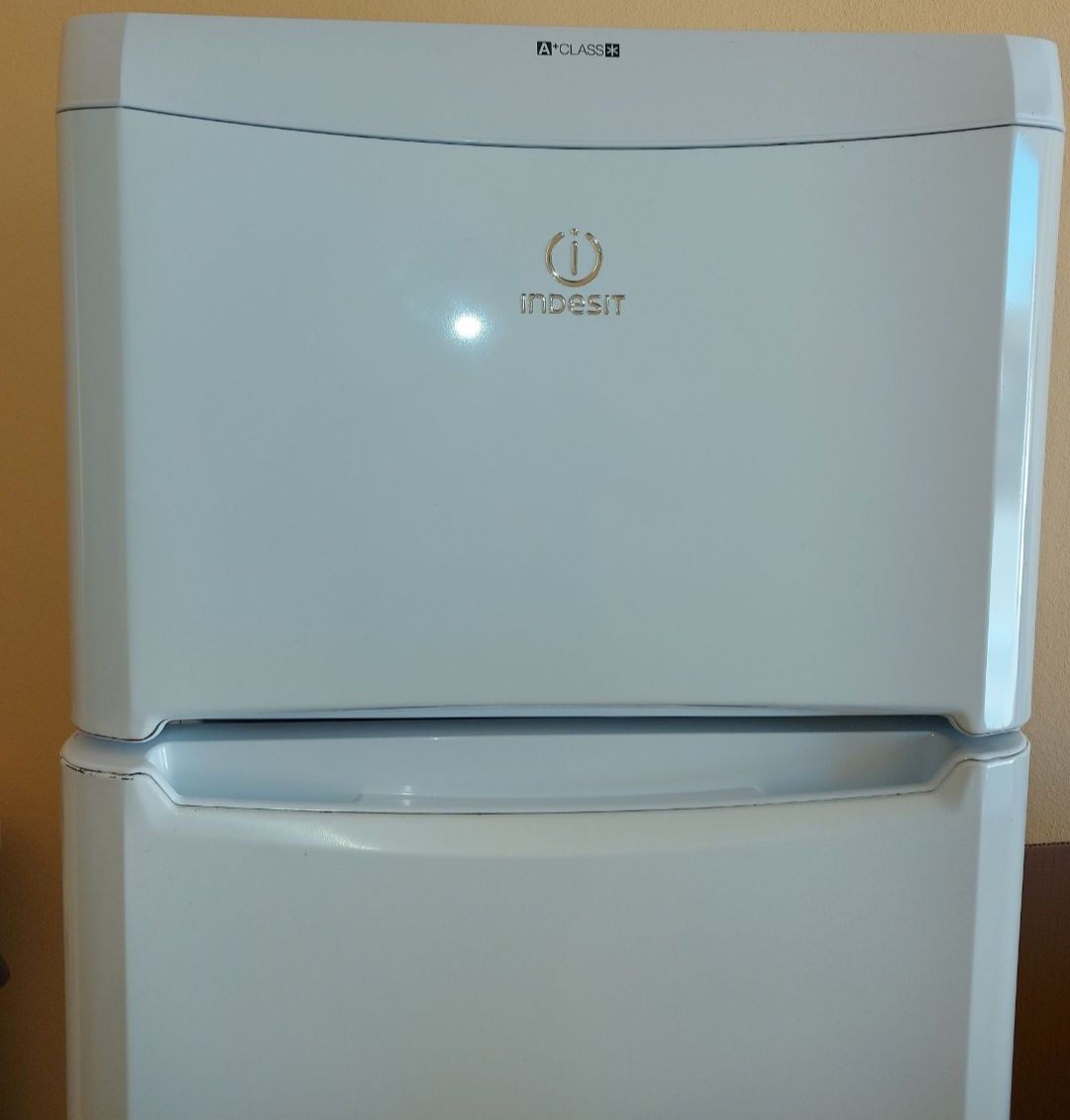 Frigorífico Indesit TAAN 25