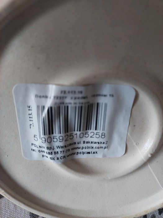 Doniczka w piękne kwiaty