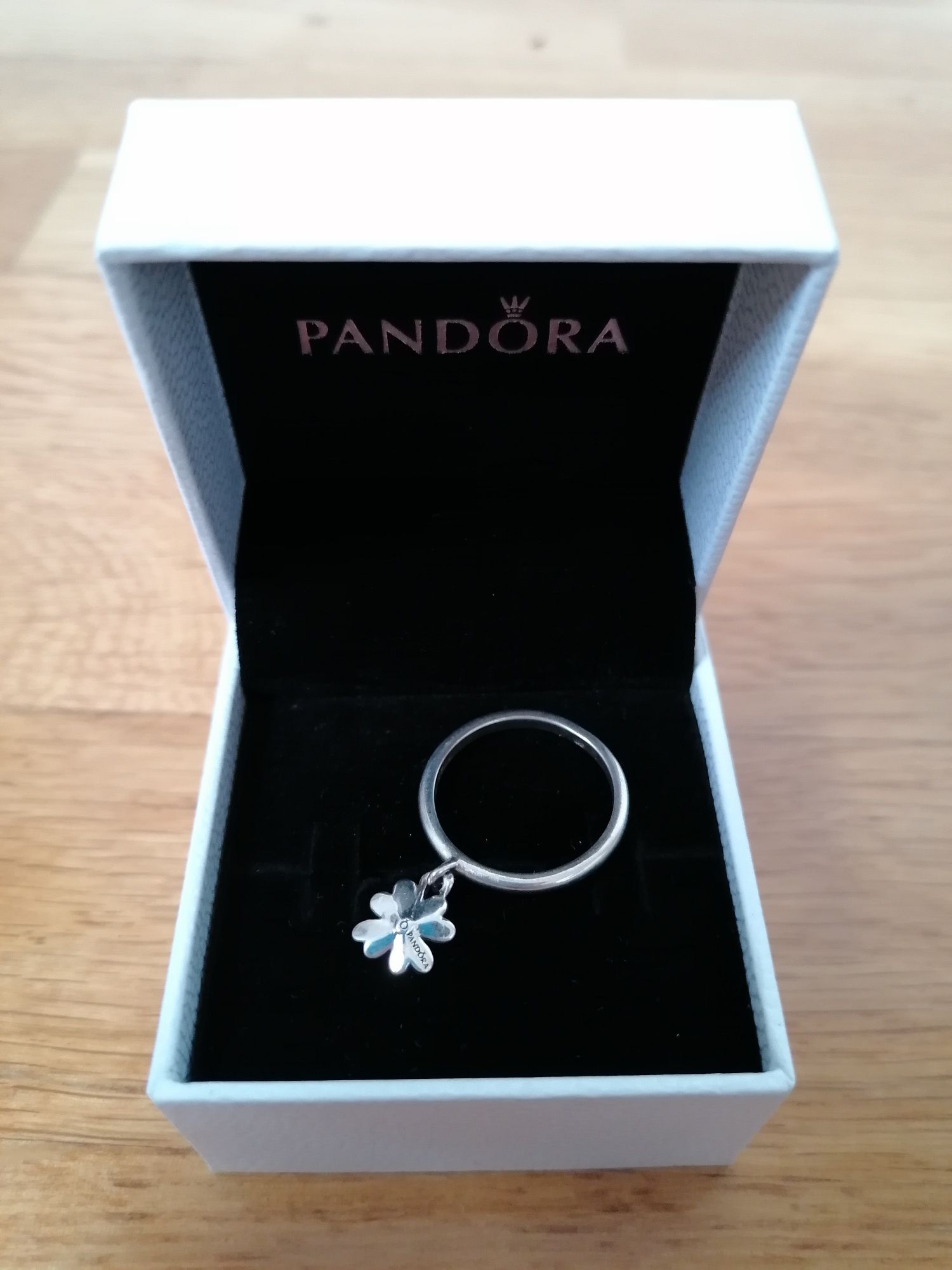 NOVO Anel Pandora Dangling Clover