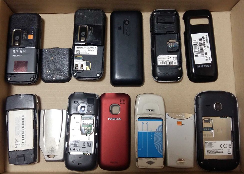 Лот телефонов iPhone, Samsung, Nokia, LG, ZTE, Motorolla, Lenovo и др.