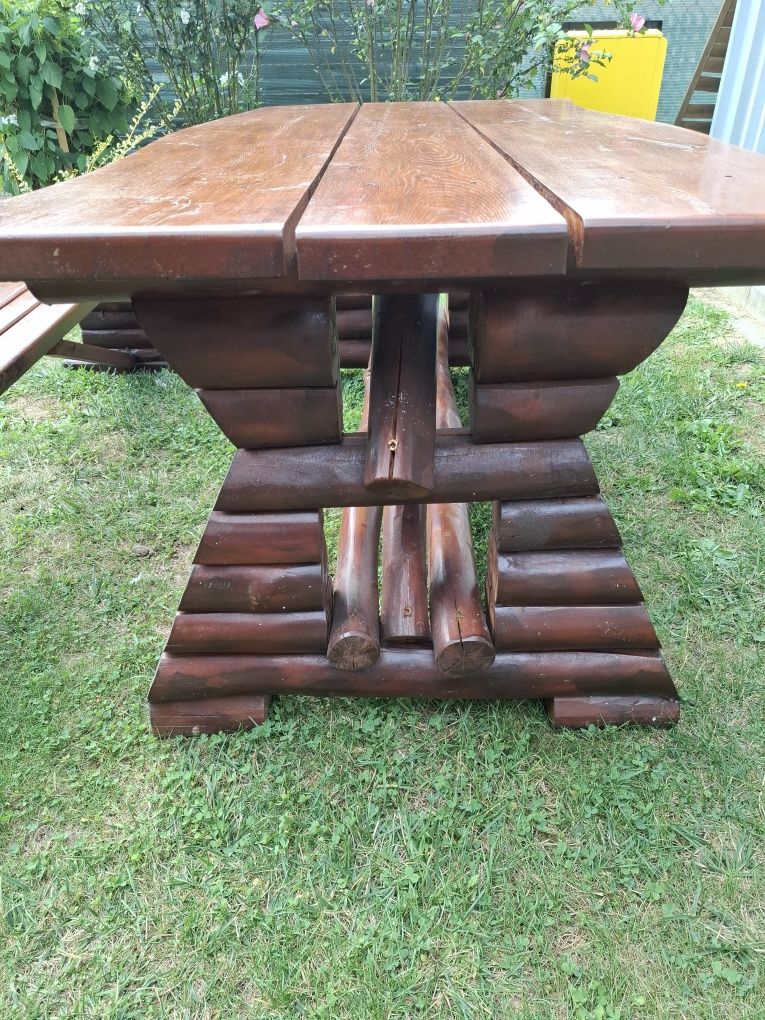 Dębowy stół z ławkami