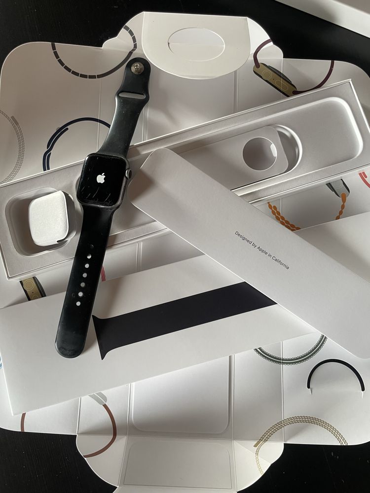 Apple Watch Series 6 (40 mm, GPS) com caixa e carregador original