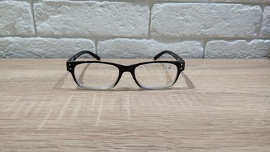 HIT Solidne okulary korekcyjne plusy +2.25 z etui