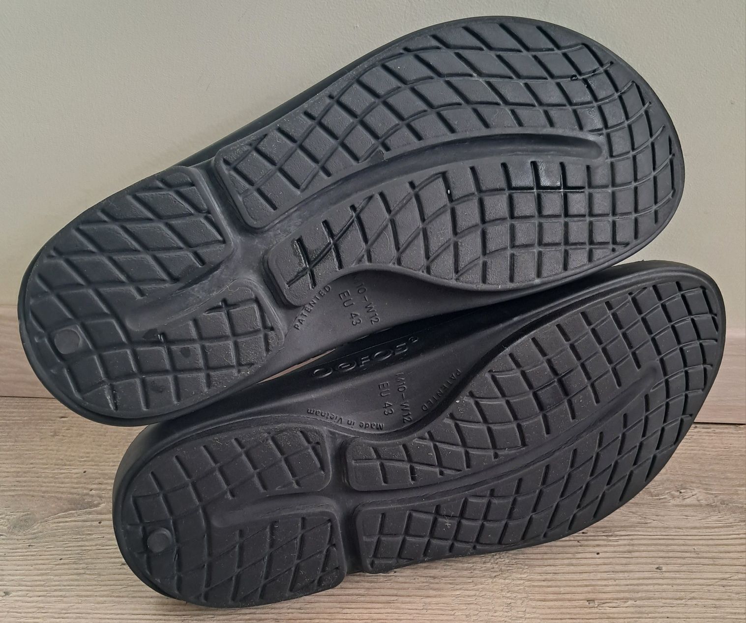 Шльопанці OOFOS OOAHH Slide Sandal Black 1100BLK (р.43)