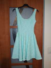 Błękitna sukienka rozkloszowana
