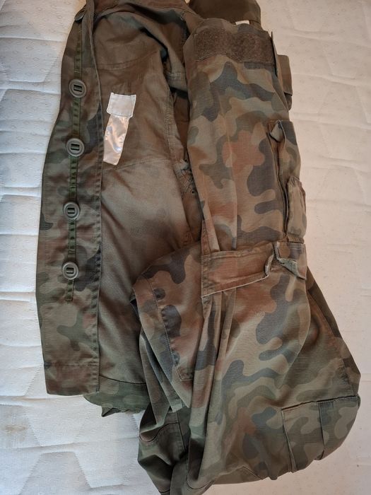 Mundur letni wojskowy.