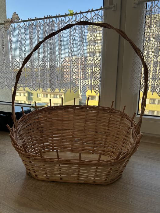 Kosz wiklinowy na prezenty