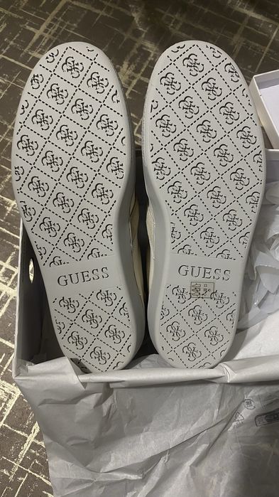 Шкіряні кросівки Guess 39 р
