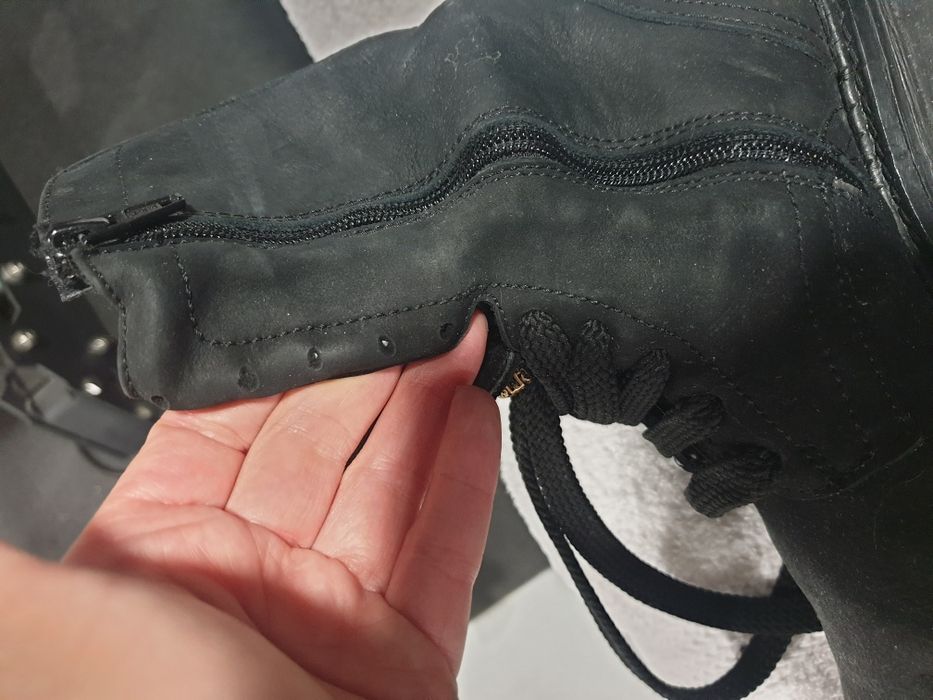 Botas de camurça da marca Emanuelle Vee, usados apenaa 2 vezes