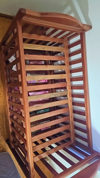 Berço de madeira para bebê