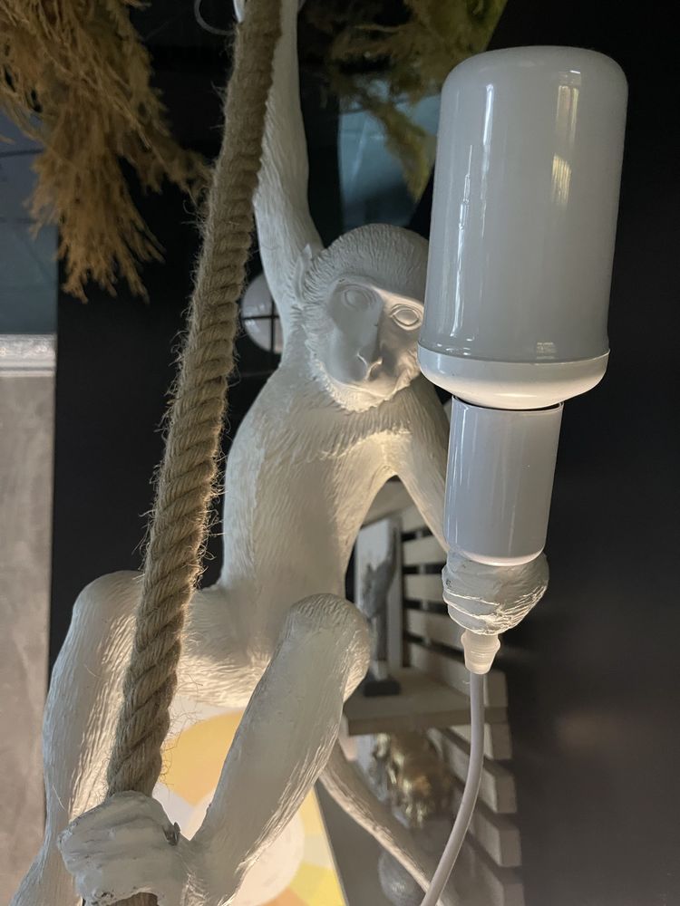 Підвисна лампа-мавпа