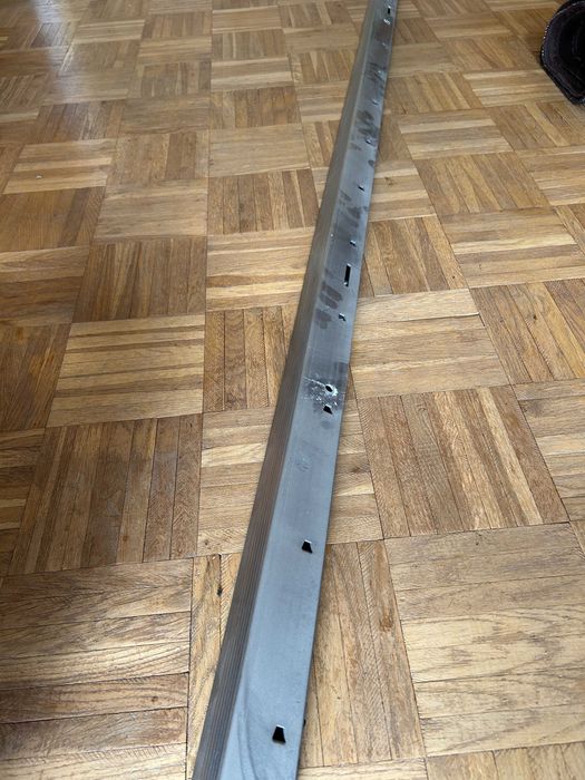 Karnisz aluminiowy 261 cm z żabkami PRL listwa sufitowa