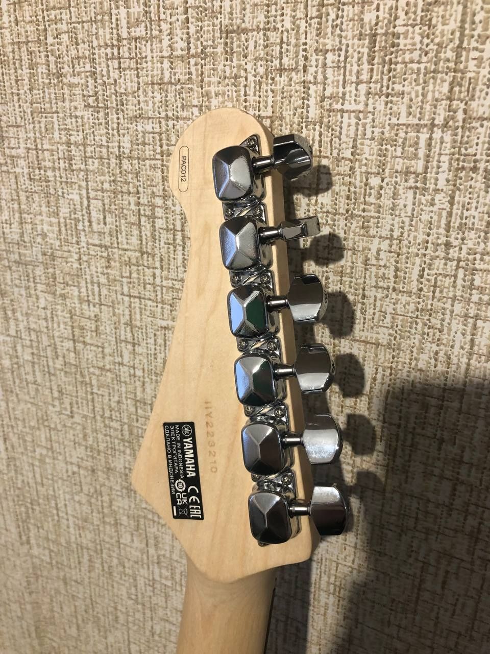 Yamaha Pacifica 012