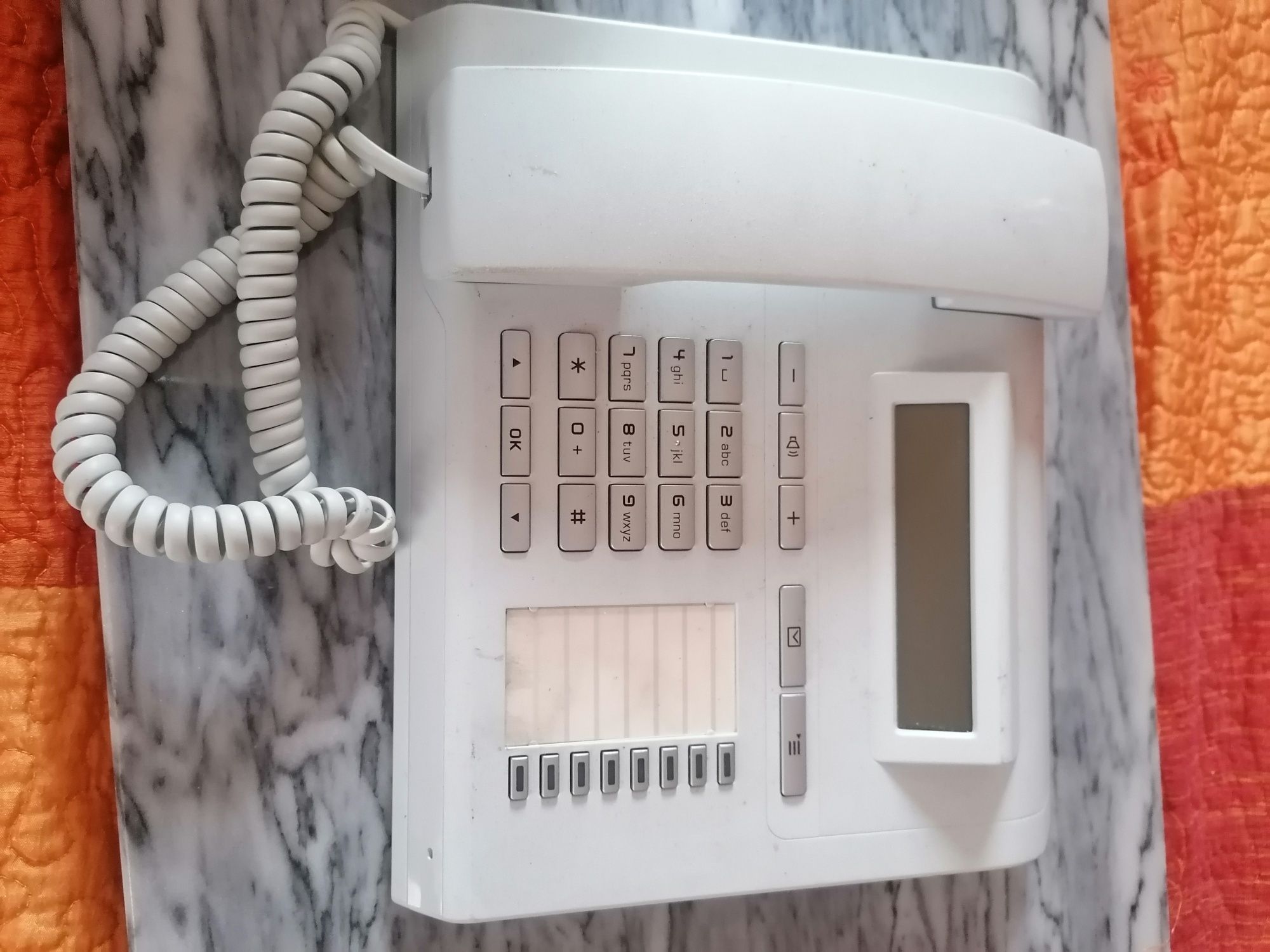 Telefone branco utilitário