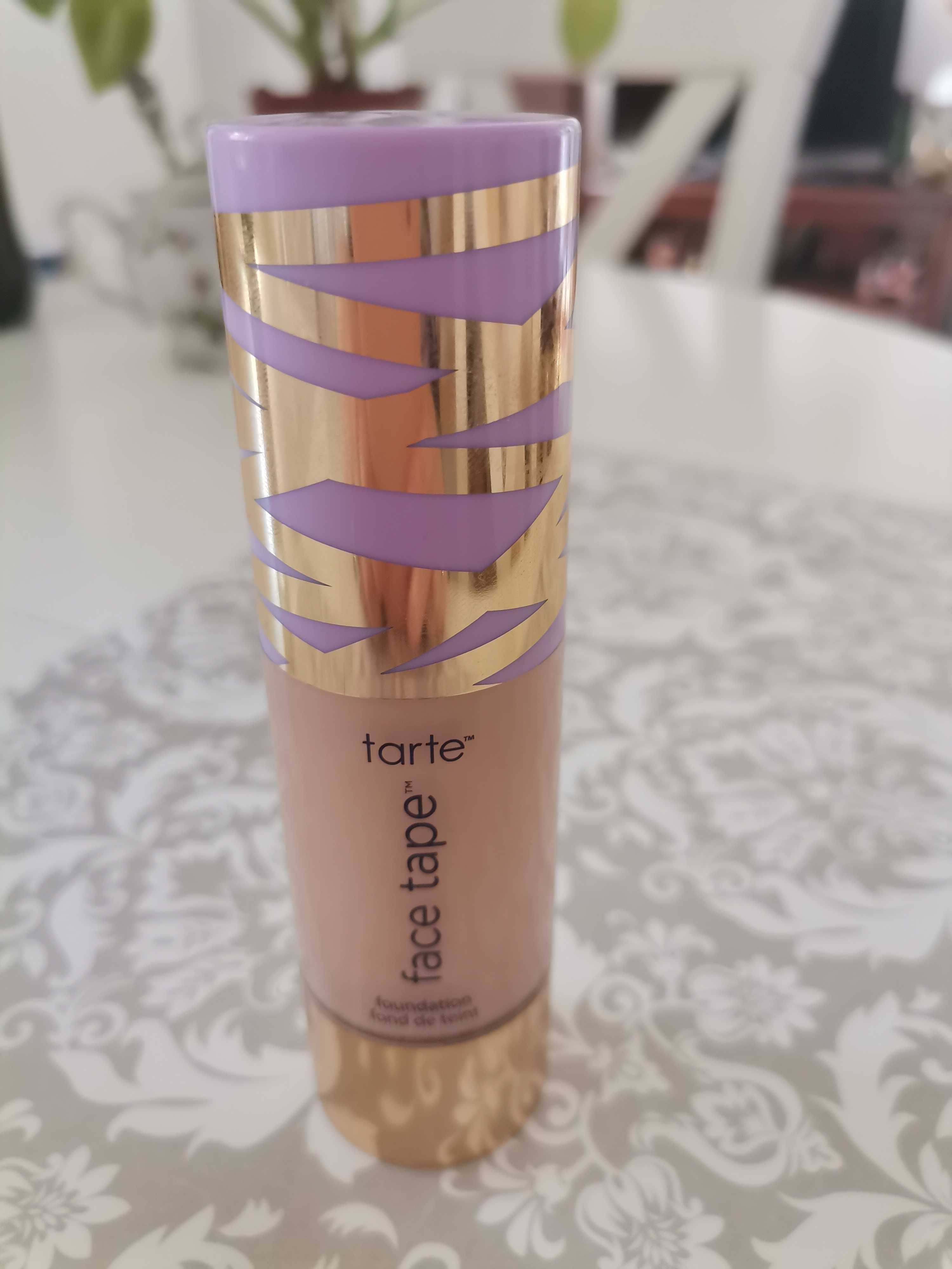 Sprzedam podkład Tarte face tape