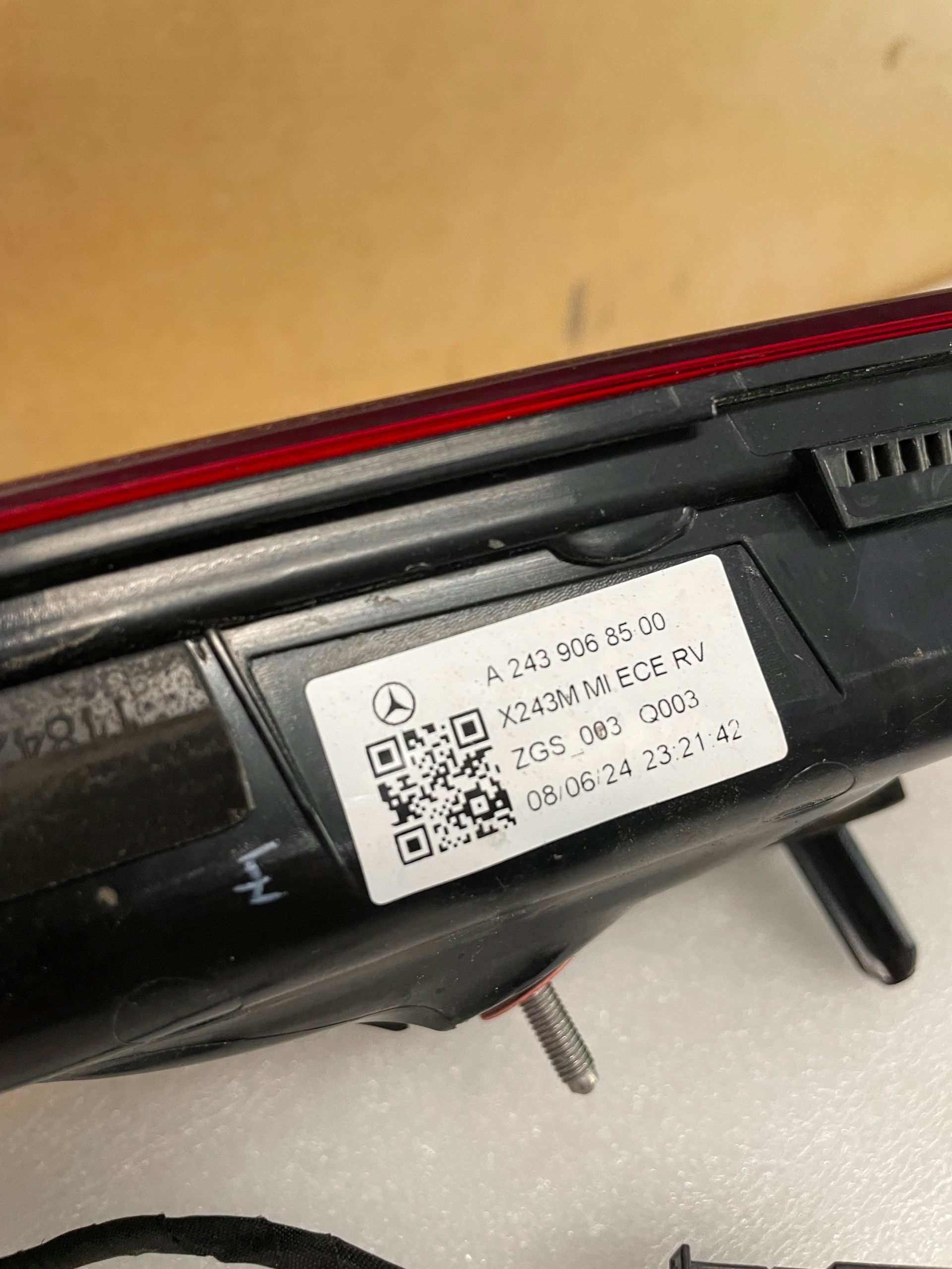 Lampa tylna blenda klapy mercedes EQB 250 LED Oryginał
