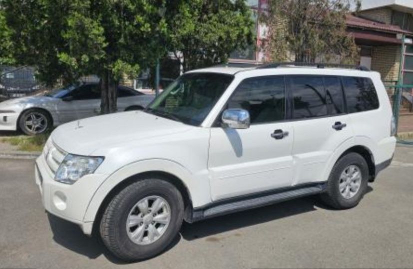 Mitsubishi Pojero Wagon 4