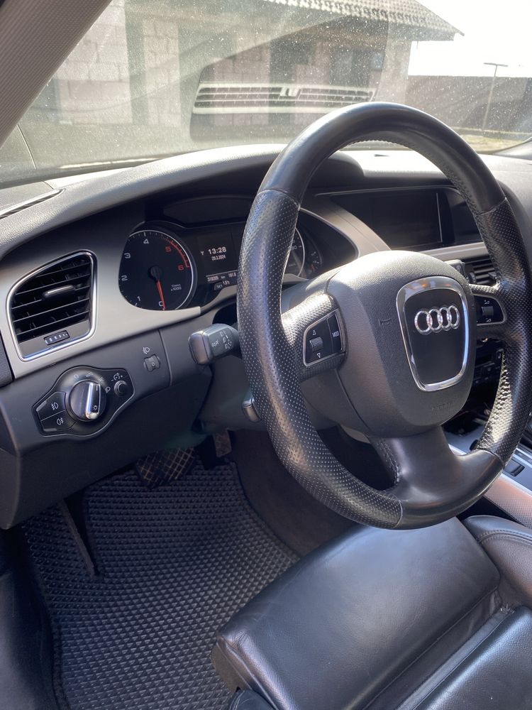 Продам audi a4 b8