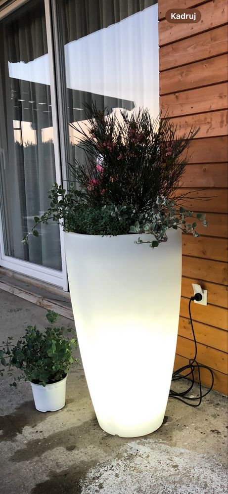 Sprzedam 2 duże donice led
