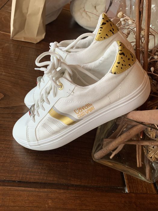 Tenis de senhora . Marca Cavalli
