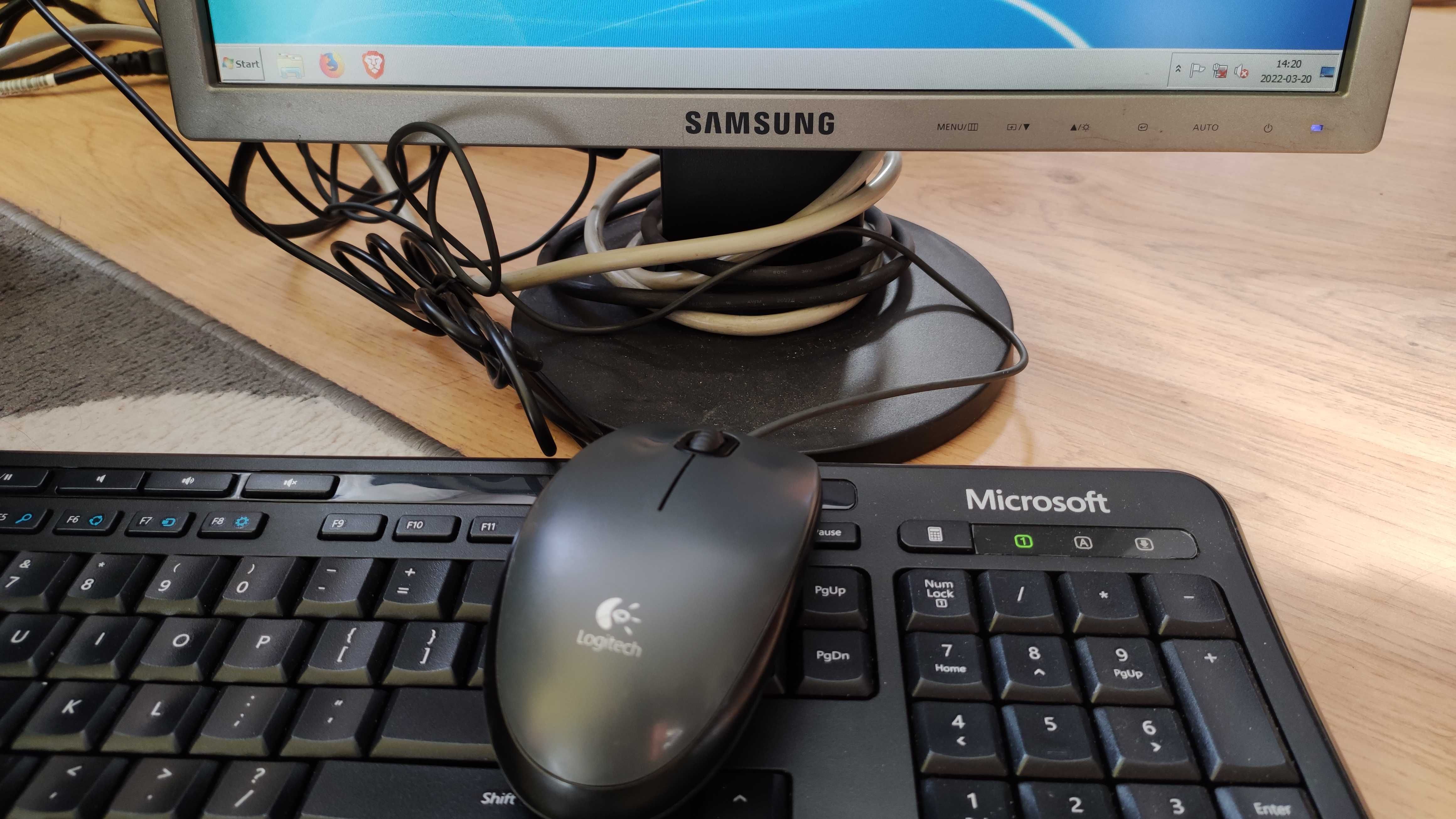 Zestaw komputerowy z Win10, komputer Dell, monitor, klawiatura, mysz