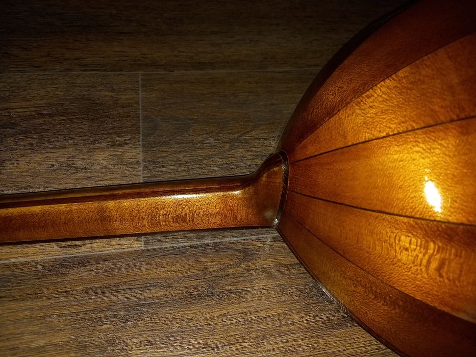 Продам домру музичний інструмент