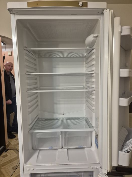 Холодильник Indesit SB200.027