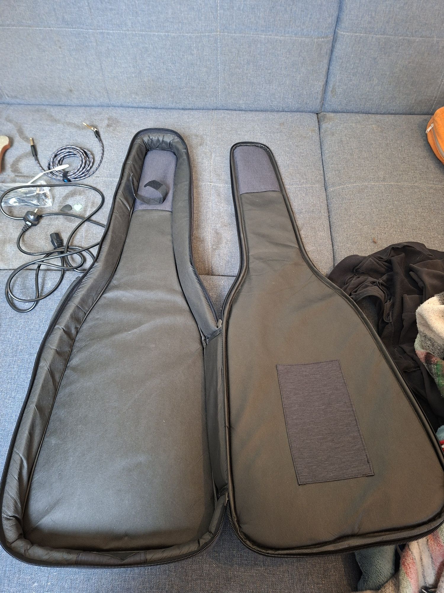 Zestaw gitara elektryczna, wzmacniacz, pokrowiec + akcesoria