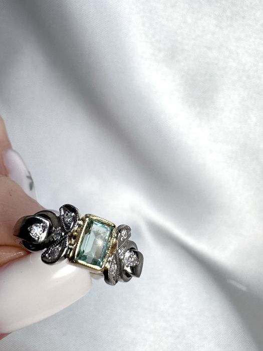 Золота радянська каблучка з діамантами та смарагдом