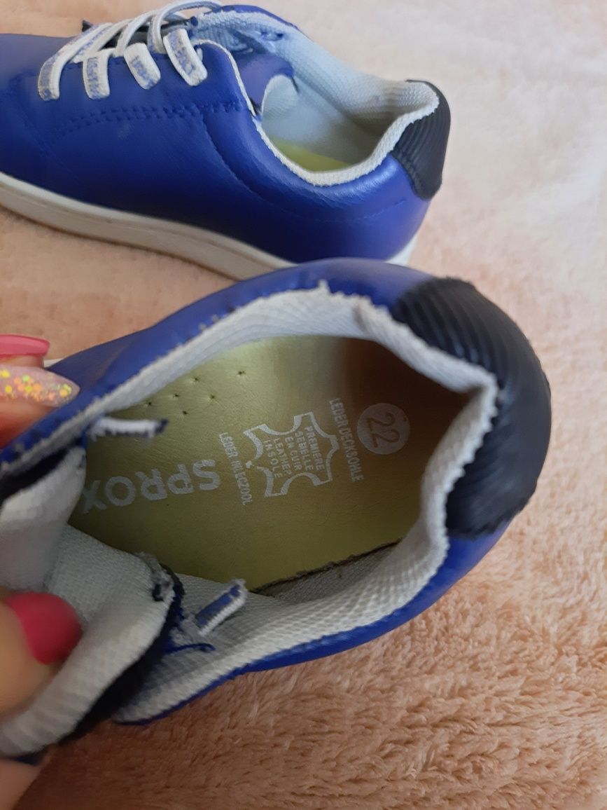 Buty sportowe dla chłopca rozmiar 22