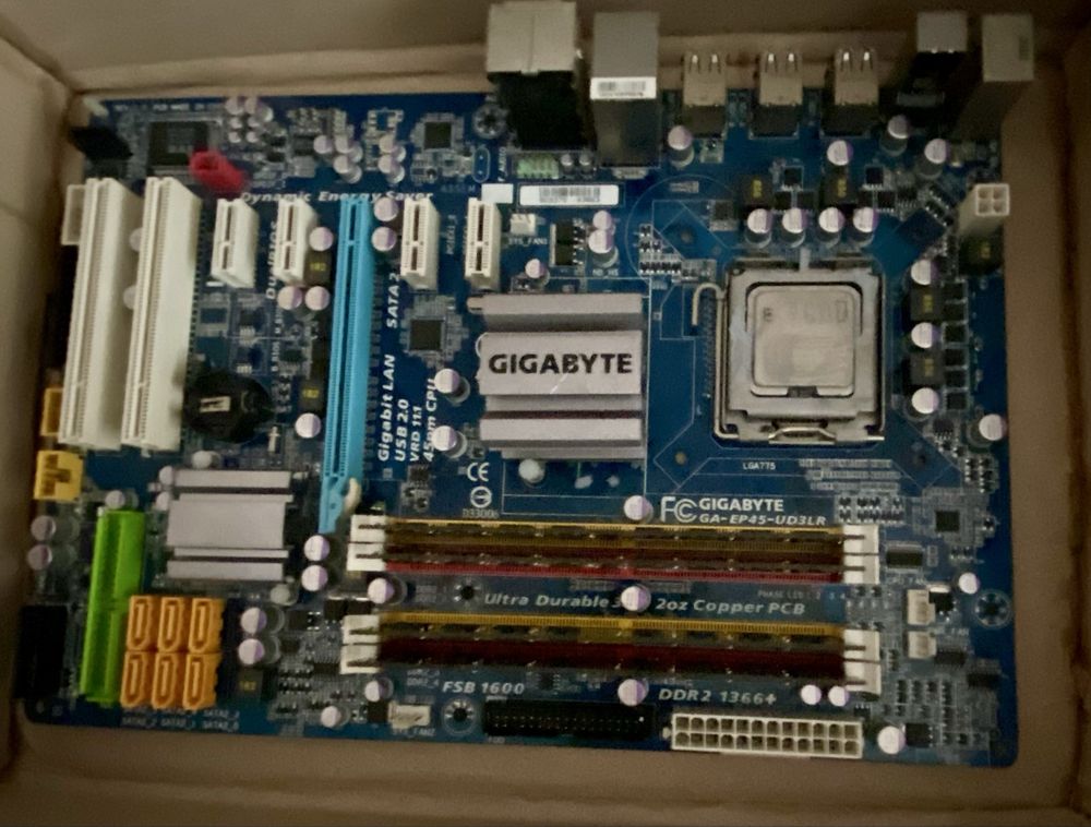 Знижка Материнська плата Gigabyte GA-EP45-UD3LR Socket 775