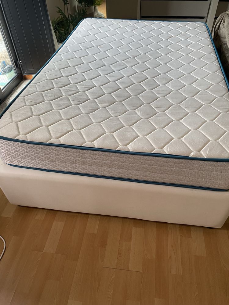 Sommier  branco 190*120 com colchao