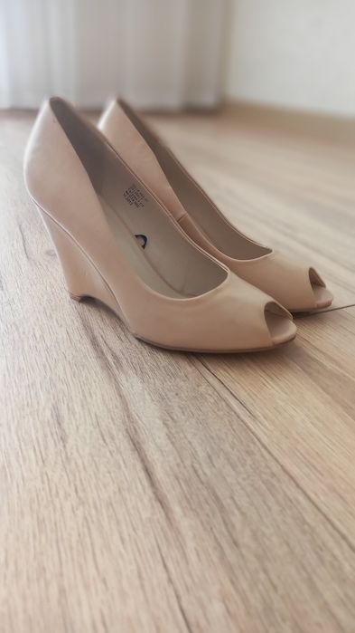 Туфлі жіночі бежеві на тонкетці