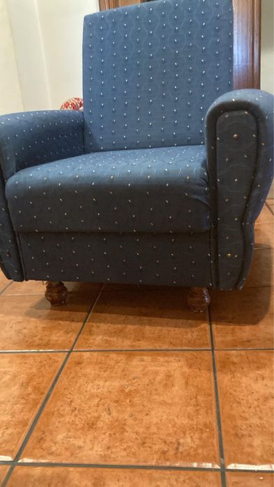 Pequeno sofa de um lugar