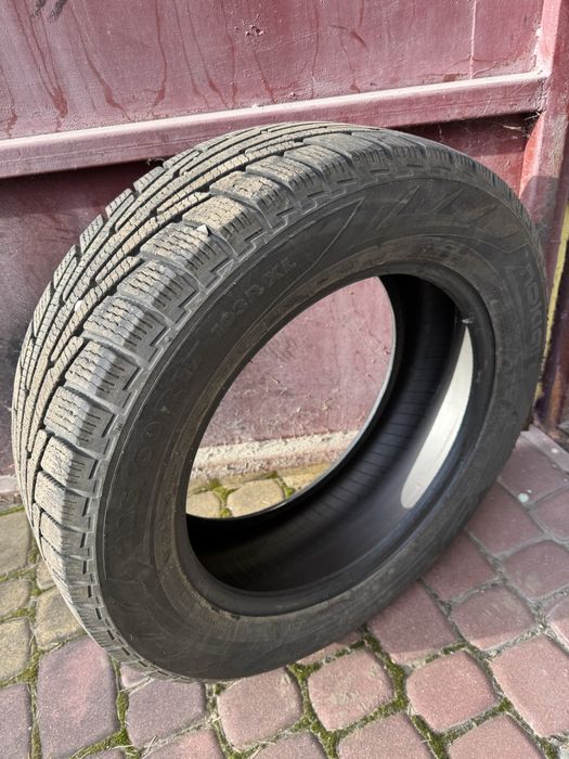 Шини зимові  NOKIAN  225/60 R17 майже нові