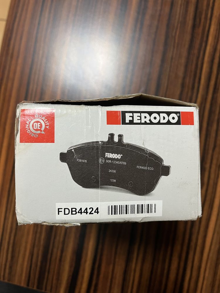 Коплект задніх гальмівних колодок FERODO FDB4424