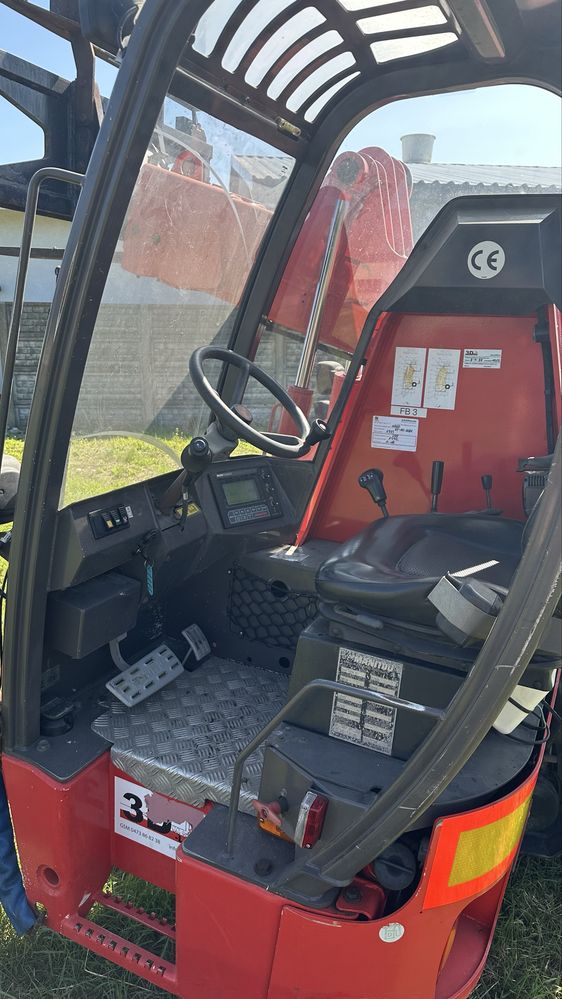 Manitou TMT 27S wózek zawieszany do załadunku kurczaków