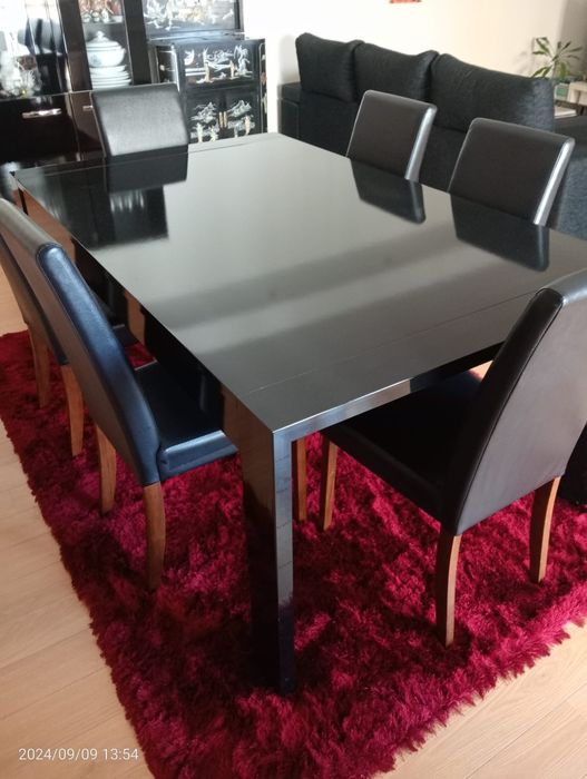 Mesa em madeira lacada