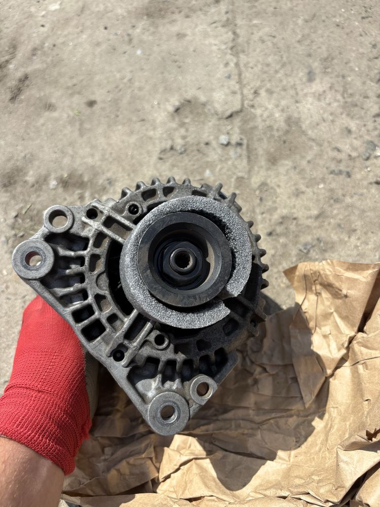 Генератор BOSCH VW,Volkswagen, Skoda 03C903023D