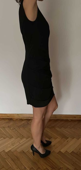 Sukienka elegancka mała czarna