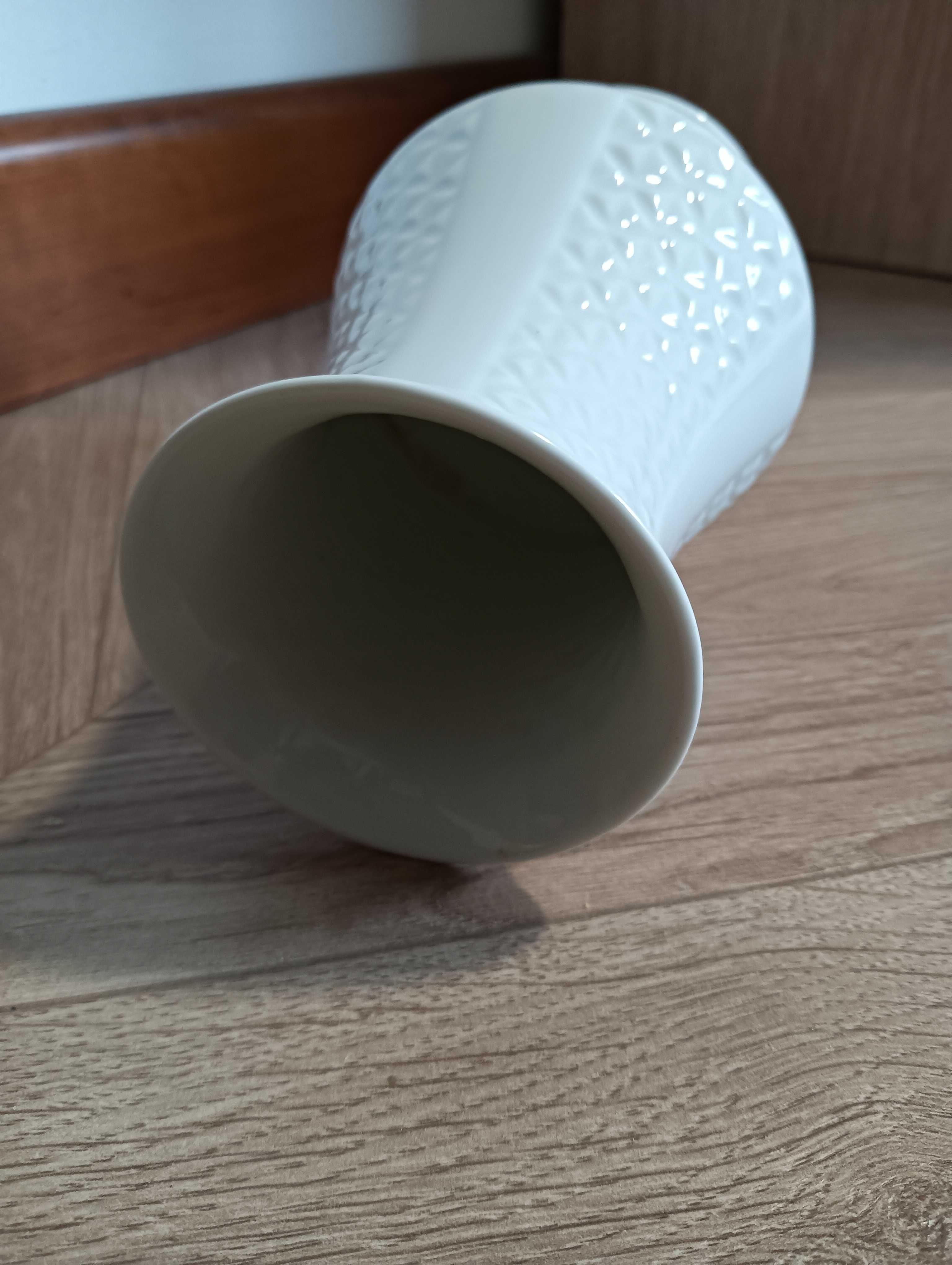 Wazon porcelanowy biały