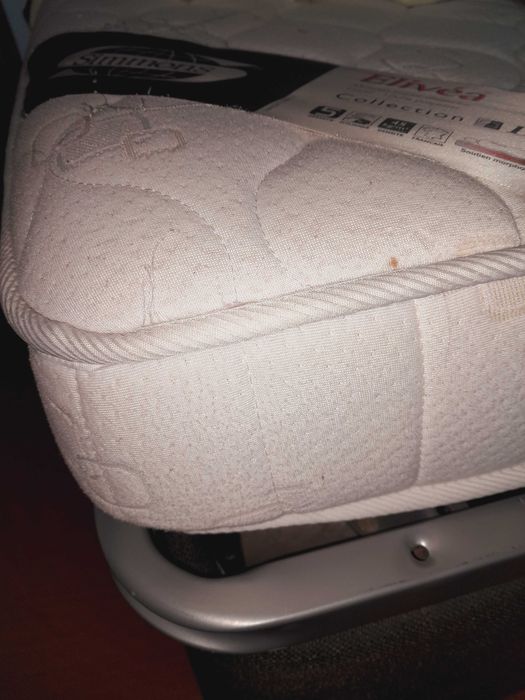 Sofá  cama com espaço para  arrumação