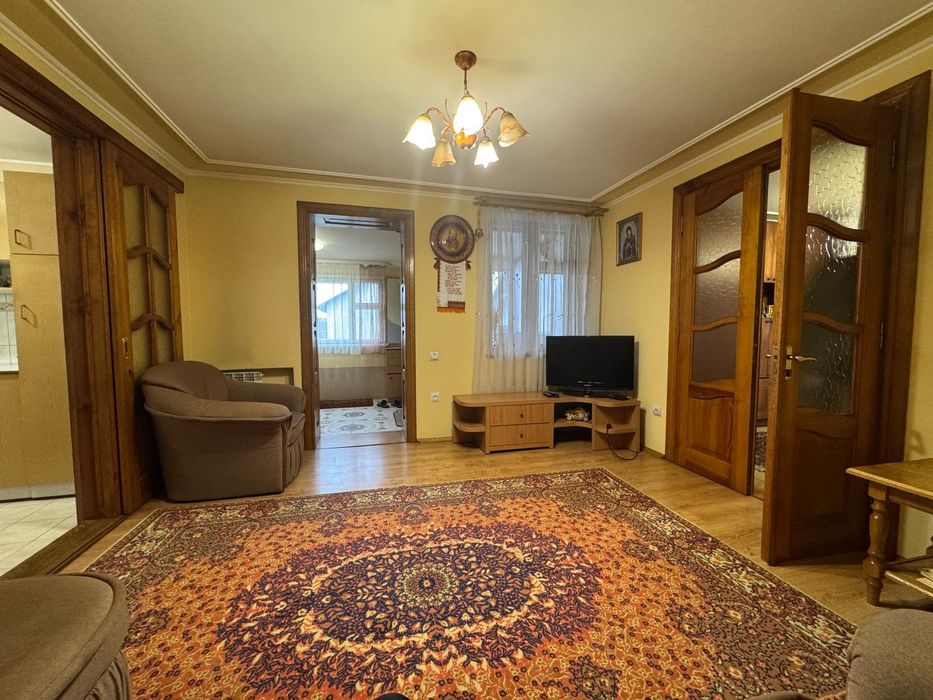 Оренда частини будинку з власним подвір'ям та 2мв паркомісцями