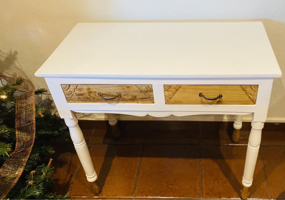 Mesa de apoio antiga reciclada
