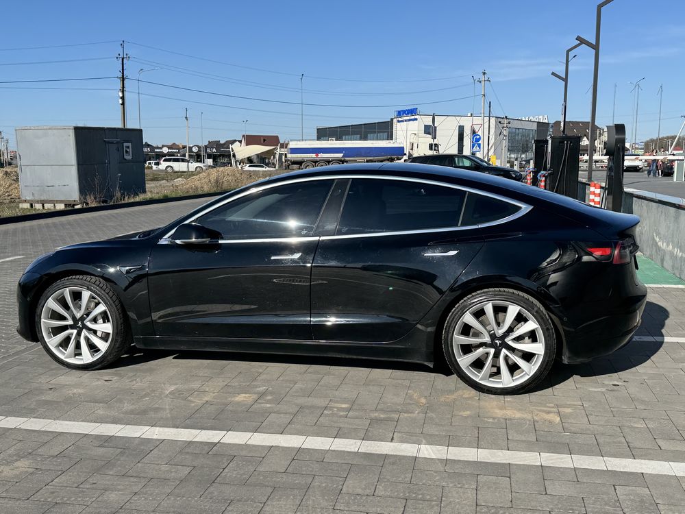 Tesla Model 3 2019