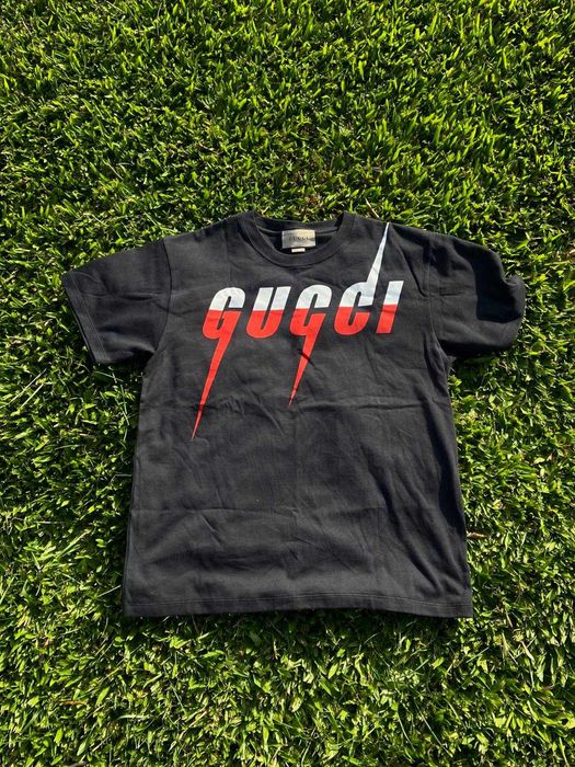 T-Shirt Gucci Preta Blade Print Vermelho e Branco