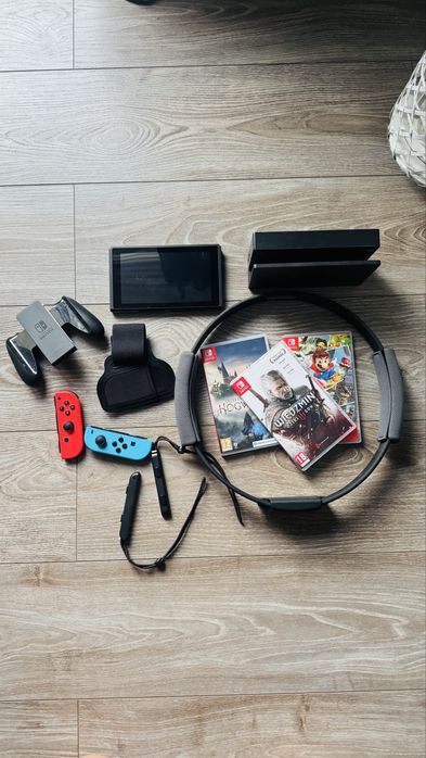 Nintendo Switch+3 gry(kartridże) +ring fit(bez gry)+pełne okablowanie