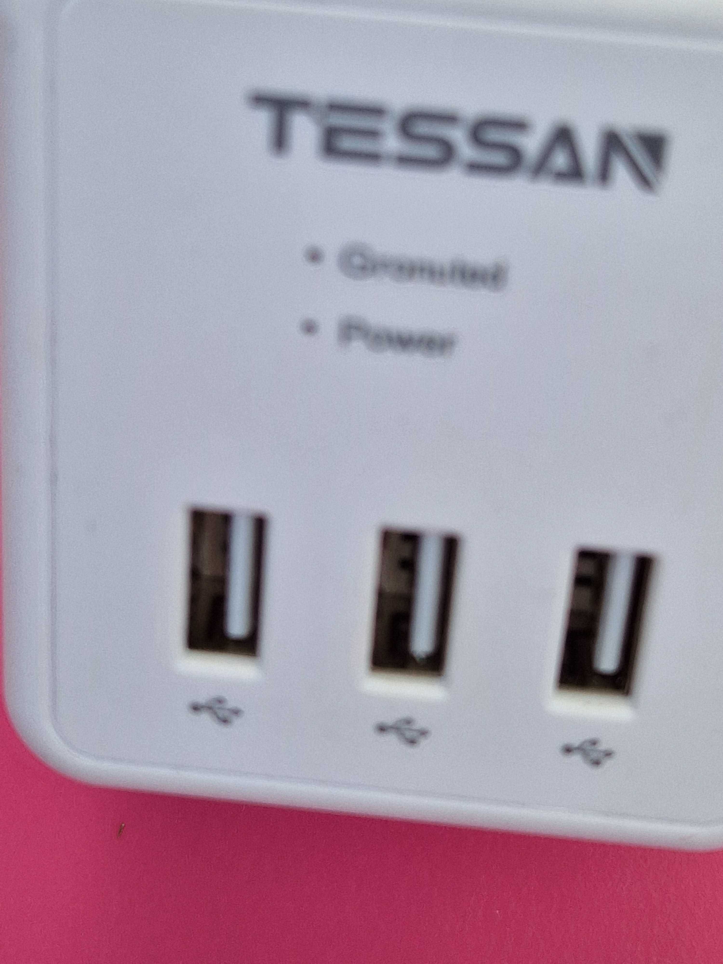 Adapter podróżny TESSAN Worldwide, z 3 portami USB