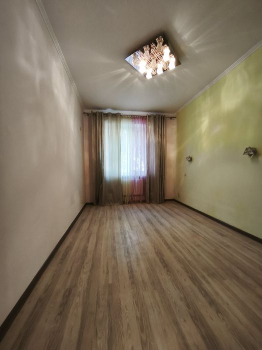 Продаж сучасна 2-х кімнатна в центрі